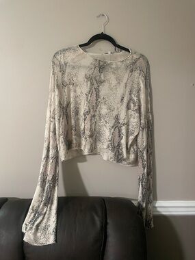 Olivaceous Cream and Gray Snake-Print Long Sleeve Crop Top